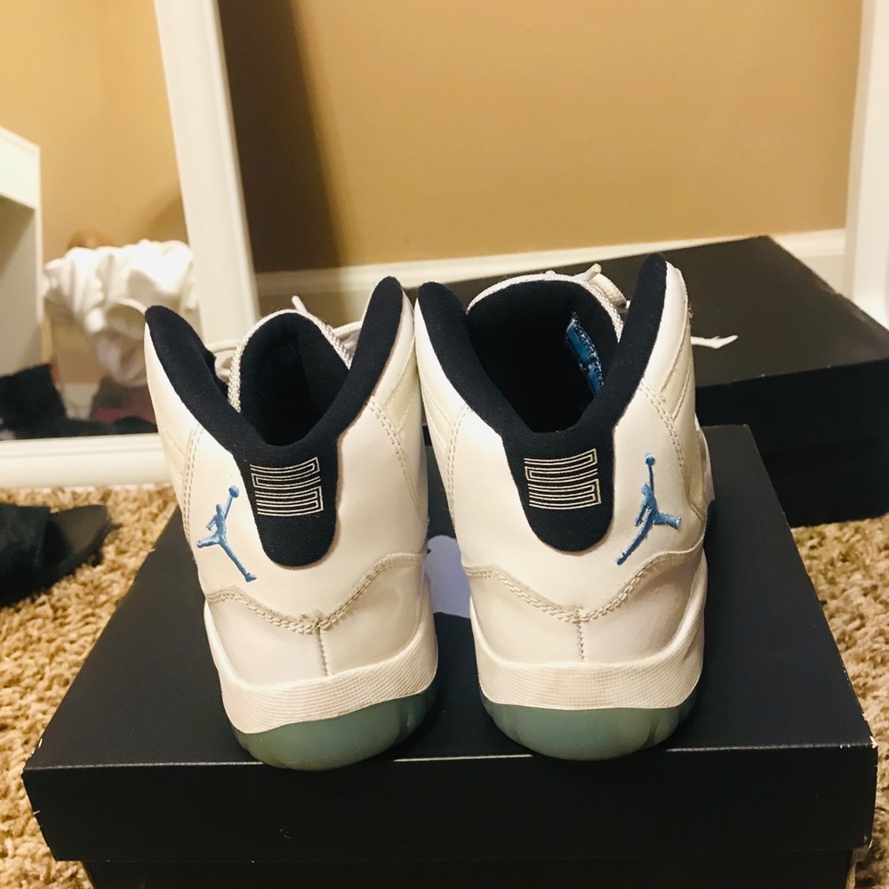 Retro 11 - Picture 3 of 3